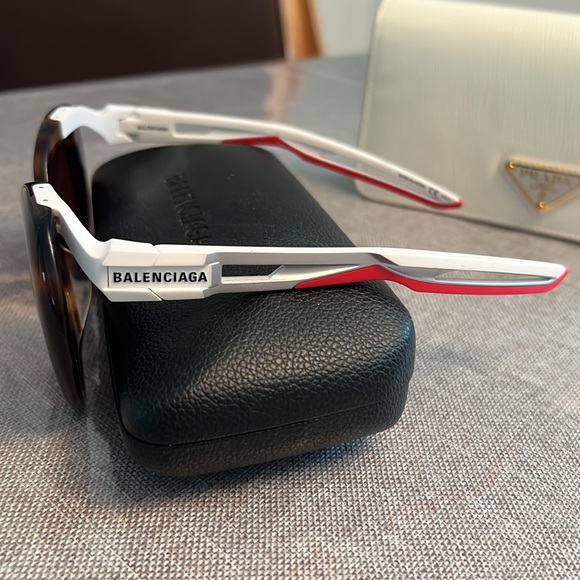 Balenciaga sunglasses! Never worn. Perfect for the summer and being glamorous . - Picture 2 of 7